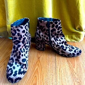 Size 8 cheetah leopard ankle booties
